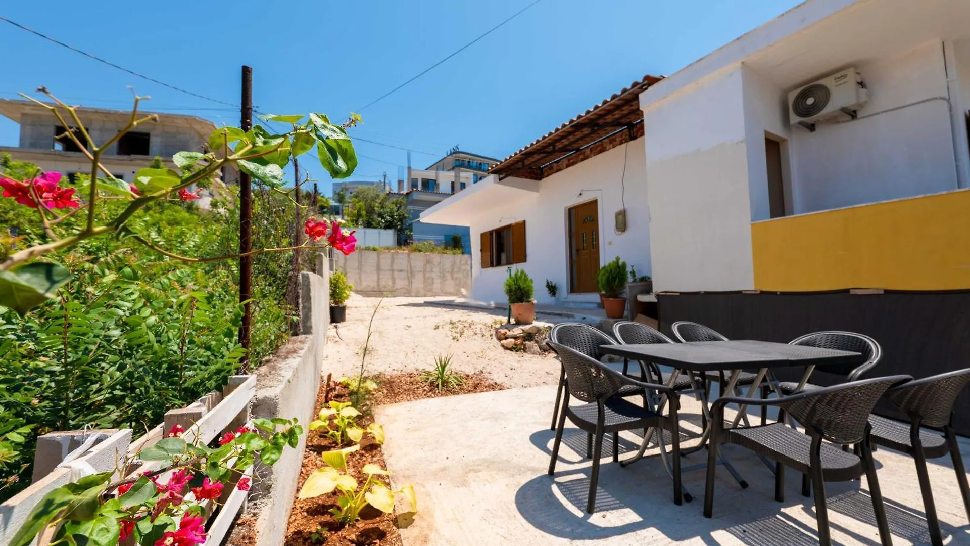 Marjol Apartments Εξαμίλιο